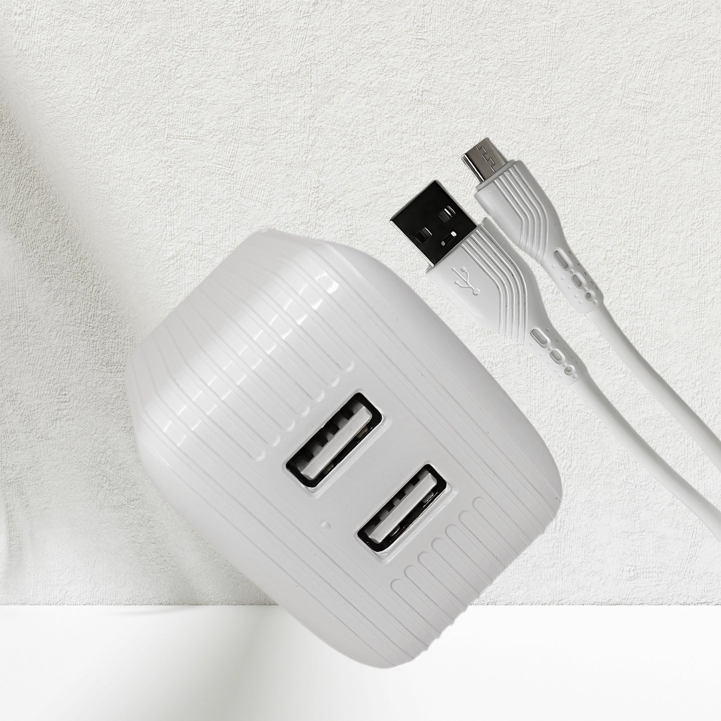 Soroo Src 143 mobile charger is an 18-watt charger that supports fast charging and quick charging.